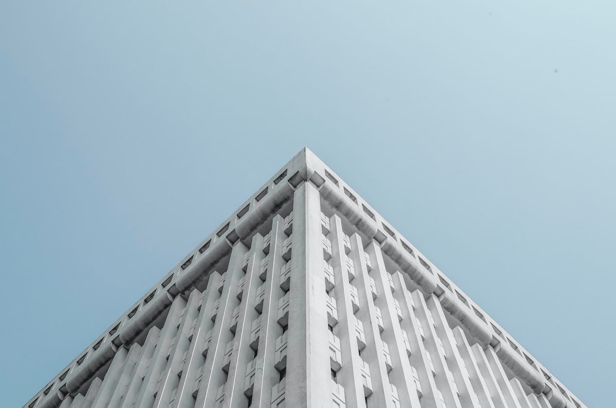 赛后维尼修斯与米利唐怒追赫塔菲球员要说法,场面一度失控