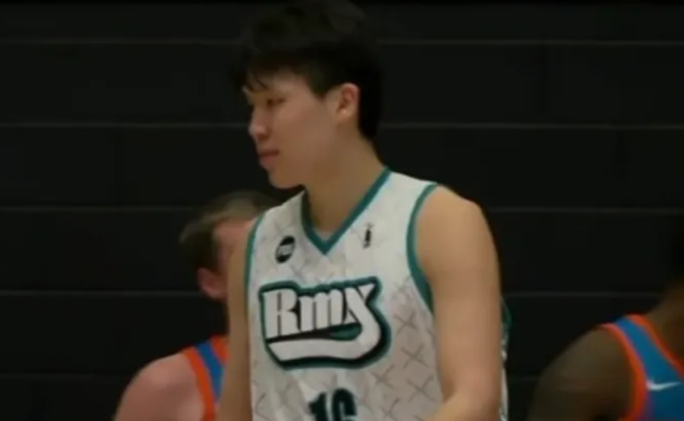 如意体育官网-半场就拿两双!杨瀚森轻松虐菜,开拓者培养成果明显